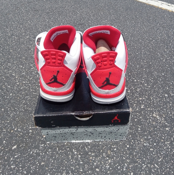 Air Jordan 4 Retro,  'Red Cement' - Picture 4 of 5
